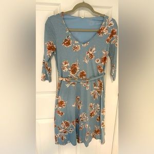 Pink Blush baby blue floral maternity dress size small